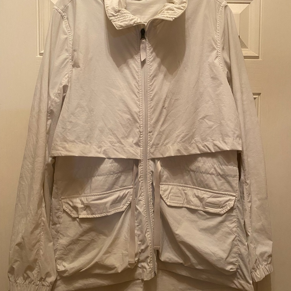 North Face Women's Lightweight Utility Jacket with Cargo Pockets - White
